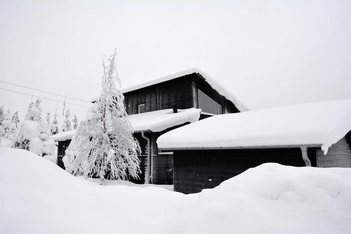 Aspen 15 — cabin in snowy Branäs landscape